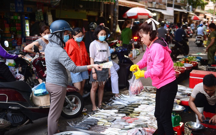 Giá cả tăng mạnh, thuế thu nhập cá nhân cần thay đổi