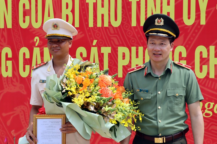 Đồng Nai khen thưởng chiến sĩ cứu nhiều người đuối nước tại biển Vũng Tàu - Ảnh 1.