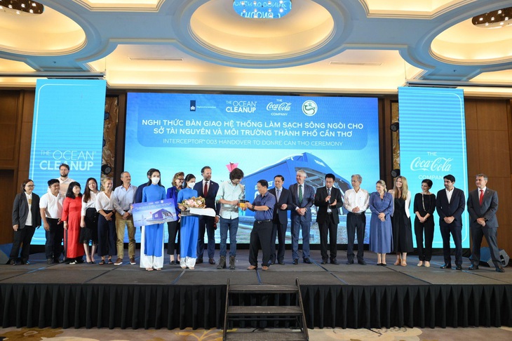 Cần Thơ chính thức tiếp nhận Hệ thống làm sạch sông ngòi Interceptor 003 - Ảnh 2. Cần Thơ chính thức tiếp nhận Hệ thống làm sạch sông ngòi Interceptor 003 - Ảnh 2.