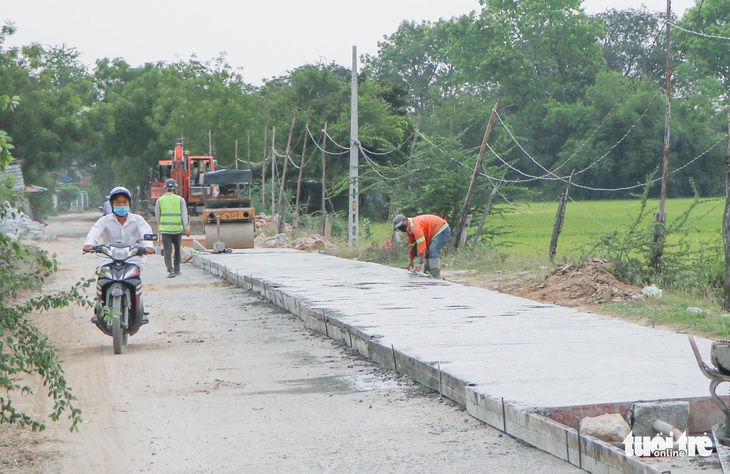 Bị tỉnh dọa cấm cửa, các nhà đầu tư từng hứa lèo đã chịu sửa đường cho dân - Ảnh 2.