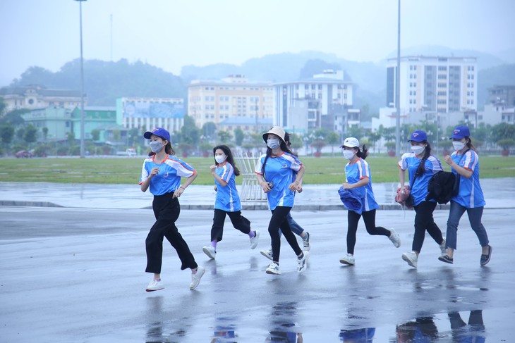 1 triệu km đi bộ, chạy bộ vì cộng đồng chặng thứ 4, huy động kinh phí xây nhà văn hóa - Ảnh 2.