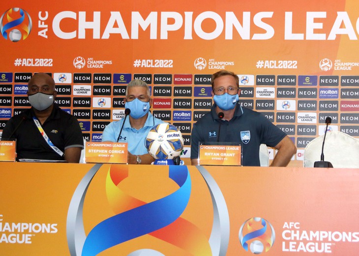 HLV Sydney FC: Chúng tôi sẽ chú ý nhiều đến Công Phượng và Văn Toàn - Ảnh 1. HLV Sydney FC: Chúng tôi sẽ chú ý nhiều đến Công Phượng và Văn Toàn - Ảnh 1.