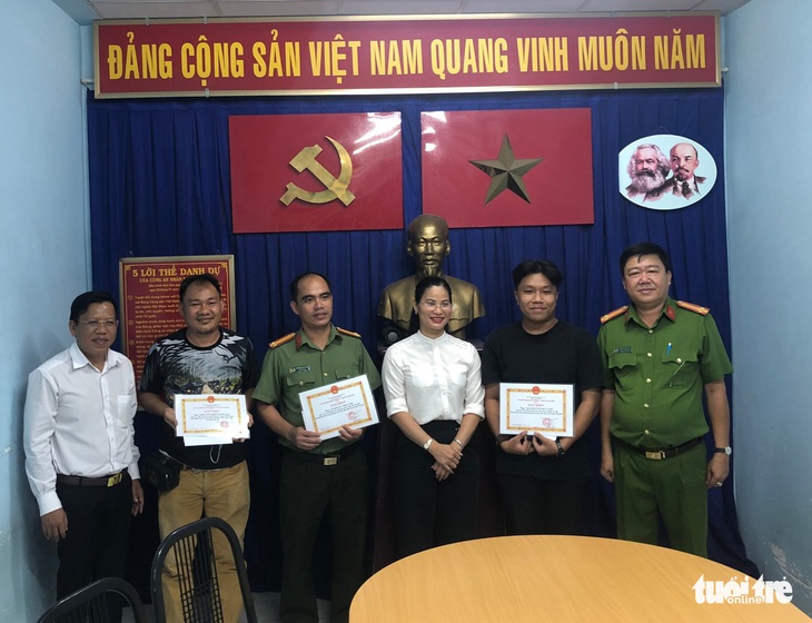 Khen thưởng giảng viên Trường đại học An ninh dùng ôtô chặn cướp - Ảnh 1.