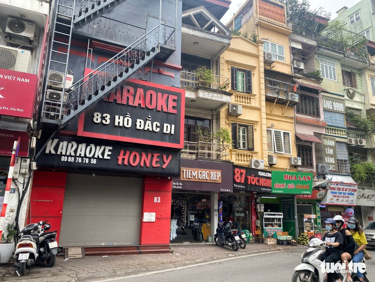 Hà Nội đang bỏ rơi các quán karaoke, bar... ? - Ảnh 1.