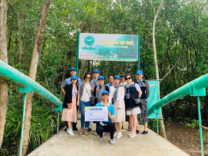 Lữ hành Saigontourist tổ chức tour Cần Giờ, Củ Chi cho đoàn khách quốc tế - Ảnh 1.