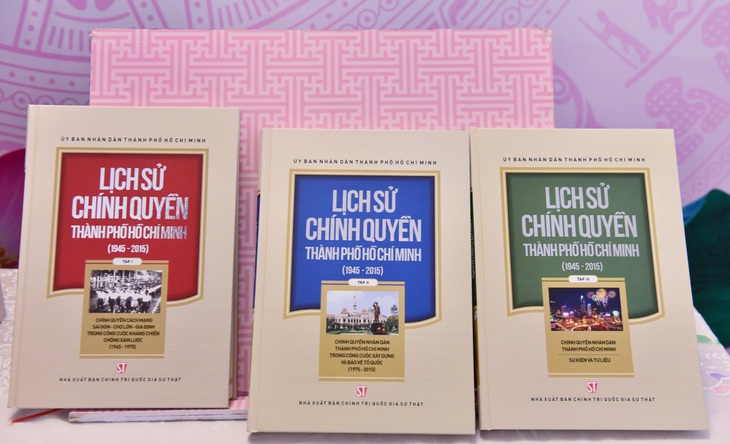 Ra mắt bộ sách Lịch sử chính quyền TP.HCM giai đoạn 1945-2015 - Ảnh 2.