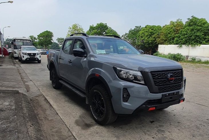 Nissan Navara 2022 lộ diện tại Việt Nam: Động cơ tăng áp kép, bánh mới, sắp ra mắt đấu Ranger - Ảnh 3.