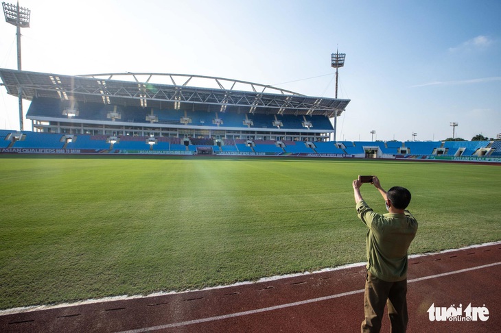 Bắn pháo hoa khai mạc SEA Games 31 trên sân Mỹ Đình - Ảnh 1.