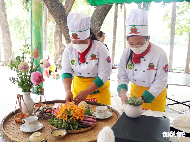 Hàng trăm học sinh TP.HCM tranh tài đứng bếp các món Âu, Á - Ảnh 6.