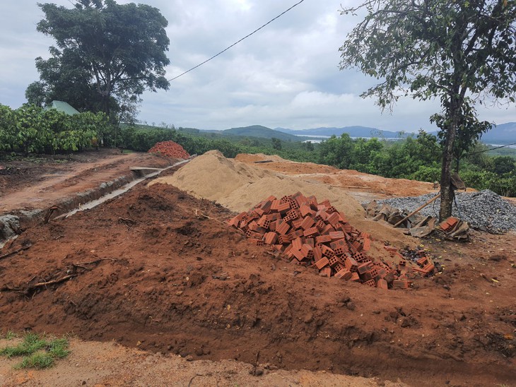 Phạt chủ nhiệm ủy ban kiểm tra huyện ủy 3,5 triệu vì xây nhà trên đất nông nghiệp - Ảnh 1. Phạt chủ nhiệm ủy ban kiểm tra huyện ủy 3,5 triệu vì xây nhà trên đất nông nghiệp - Ảnh 1.