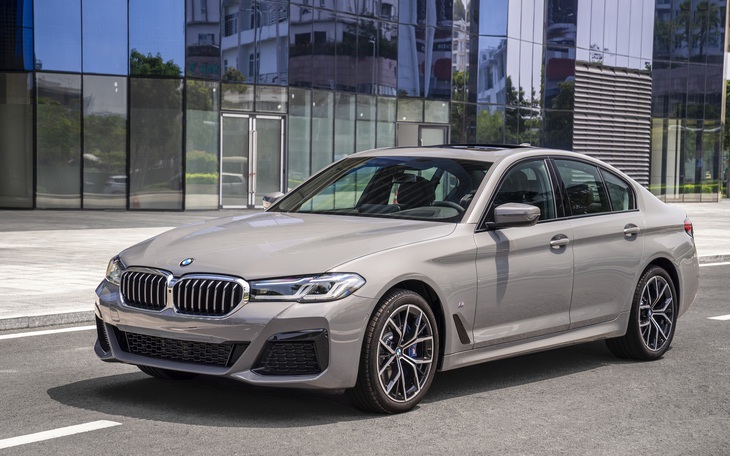 BMW 5 Series - giao thoa giữa chất thể thao trẻ trung với sự lịch lãm, sang trọng