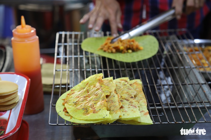 Mãn nhãn với cả trăm loại bánh dân gian hội ngộ tại Cần Thơ - Ảnh 2. Mãn nhãn với cả trăm loại bánh dân gian hội ngộ tại Cần Thơ - Ảnh 2.