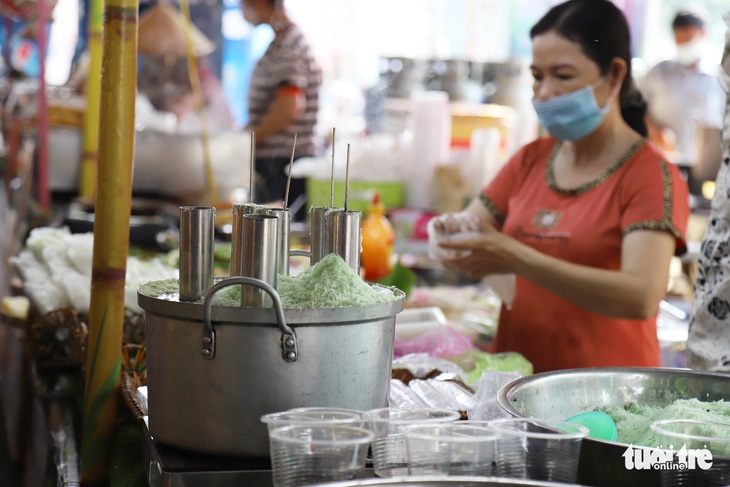 Mãn nhãn với cả trăm loại bánh dân gian hội ngộ tại Cần Thơ - Ảnh 4. Mãn nhãn với cả trăm loại bánh dân gian hội ngộ tại Cần Thơ - Ảnh 4.