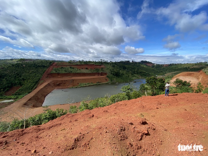 Ngang nhiên băm đồi, xẻ núi để… săn view - Ảnh 4.