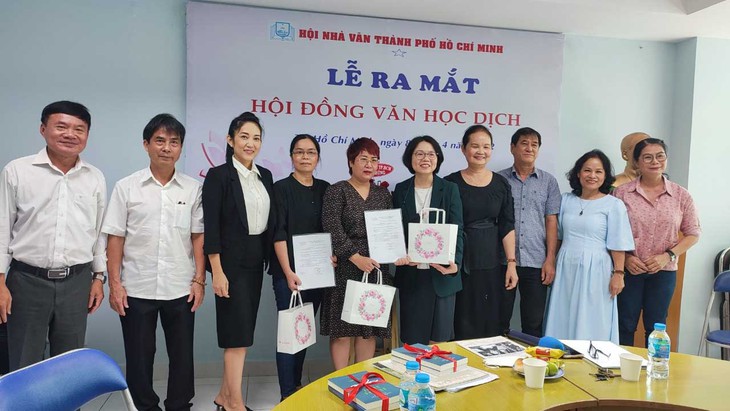 Hội Nhà văn TP.HCM ra mắt hội đồng văn học dịch - Ảnh 1.