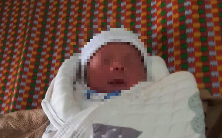 Tìm thân nhân bé trai sơ sinh bị bỏ trước trung tâm bảo trợ xã hội