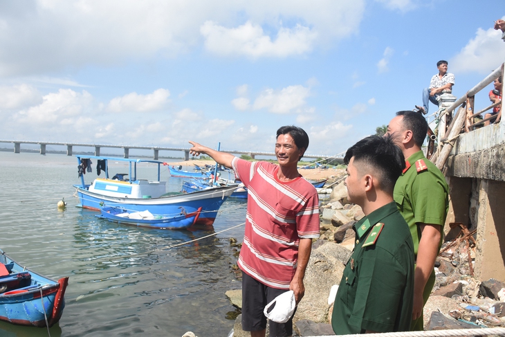 ‘Nghe có người nhảy cầu, tôi quăng chén cơm, nổ máy thuyền đi cứu’ - Ảnh 1.