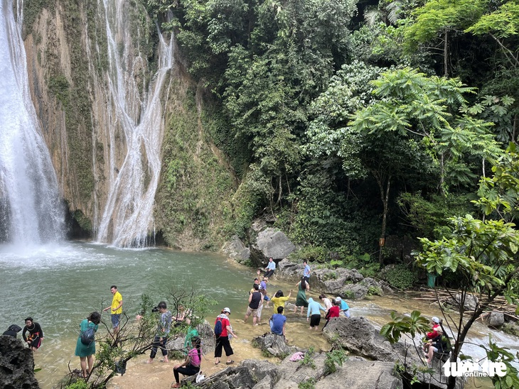 Du khách phương Nam đến Hà Giang, Tuyên Quang tăng mạnh - Ảnh 1.