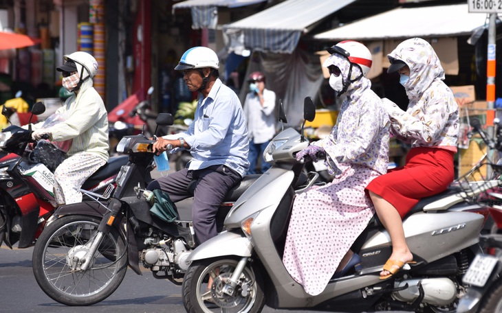 Vì sao TP.HCM có mưa trời vẫn oi bức, nửa đêm nóng nực?