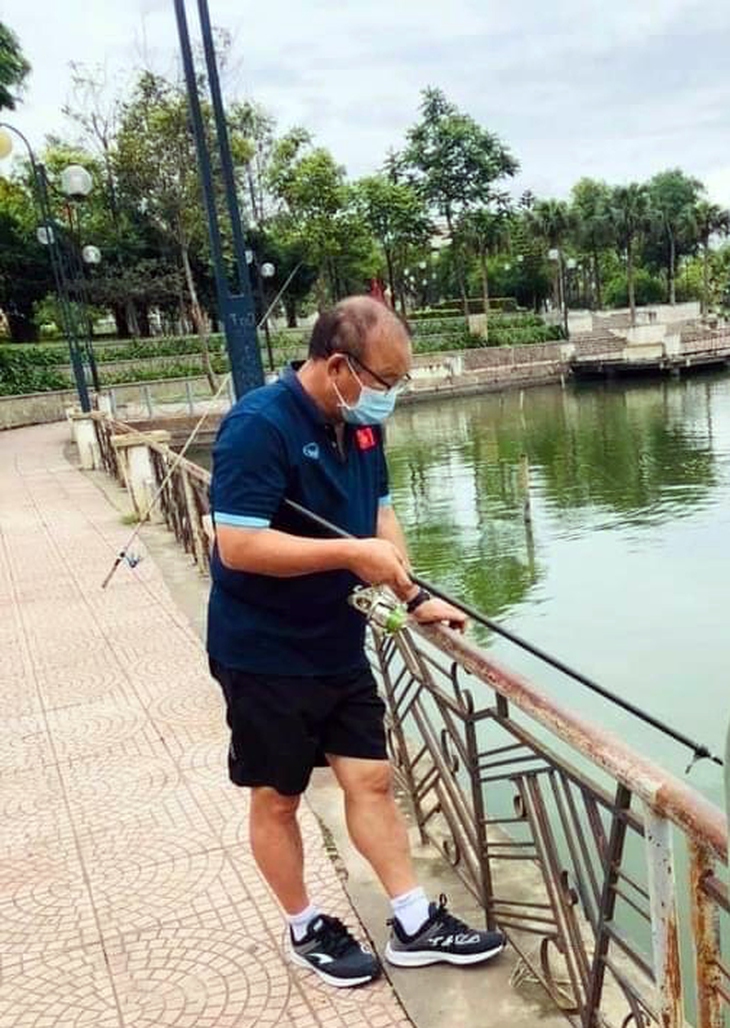 Ông Park đi câu cá - Ảnh 2. Ông Park đi câu cá - Ảnh 2.