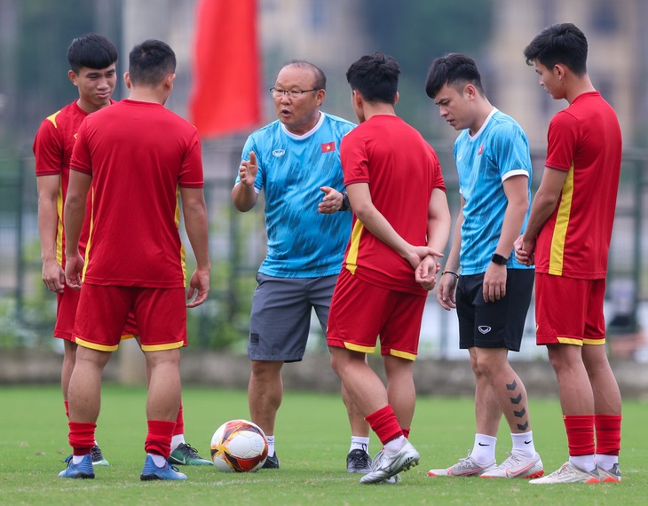 Bán kết U23 Việt Nam - U23 Malaysia tối nay 19-5: Lối chơi 2 đội khá giống nhau, vượt qua cách nào? - Ảnh 1.