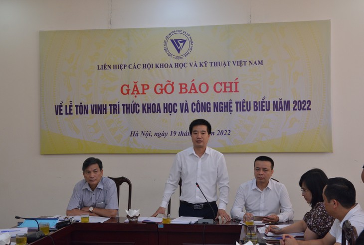 Tôn vinh 106 trí thức khoa học công nghệ, GS.TS Nguyễn Khánh Diệu Hồng trẻ nhất - Ảnh 1.