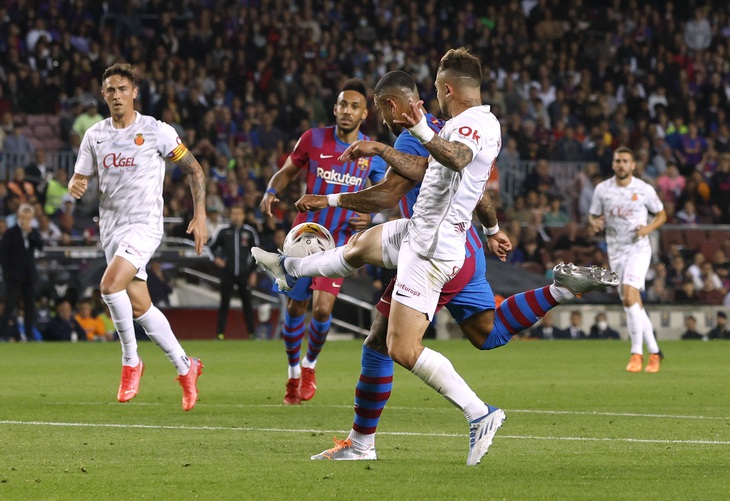 Ansu Fati tái xuất sau 102 ngày, Barca giành trọn 3 điểm ở Nou Camp - Ảnh 2.