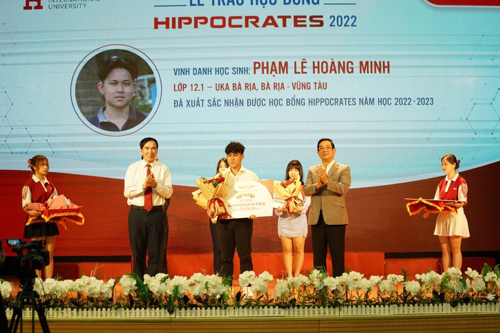 Những học sinh xuất sắc nhận học bổng lời thề ngành Y Hippocrates - Ảnh 3.