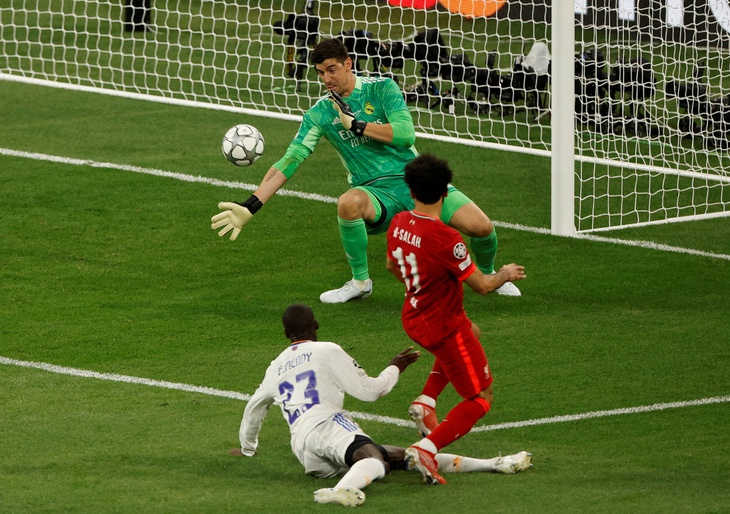 Thủ môn Courtois xuất sắc nhất trận nhờ... Salah - Ảnh 1.