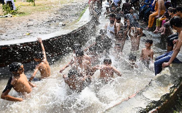 Nắng nóng ở Ấn Độ, Pakistan thử thách 