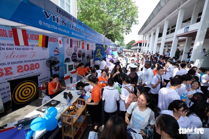 Sẵn sàng cho một ngày trải nghiệm, đồng hành cùng thí sinh tại Hà Nội - Ảnh 1. Sẵn sàng cho một ngày trải nghiệm, đồng hành cùng thí sinh tại Hà Nội - Ảnh 1.