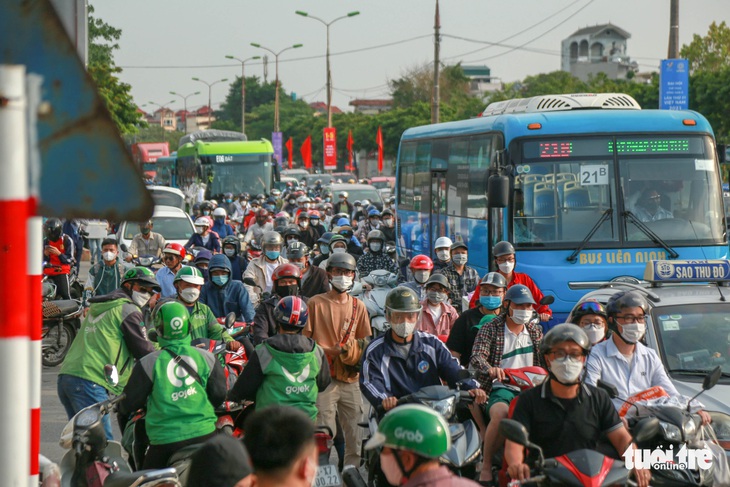 Ngày cuối cùng kỳ nghỉ lễ, cửa ngõ Hà Nội thoáng đãng, vành đai 3 ùn ứ kéo dài - Ảnh 2.