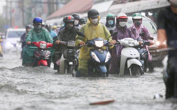 TP.HCM còn bao nhiêu tuyến đường bị ngập đang giải quyết?