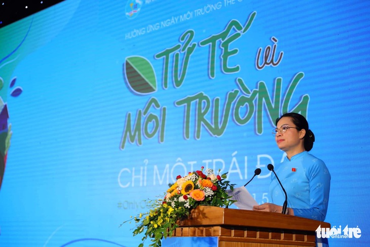 Vinh danh những người phụ nữ xuyên đêm trồng rừng giữa biển khơi - Ảnh 1. Vinh danh những người phụ nữ xuyên đêm trồng rừng giữa biển khơi - Ảnh 1.