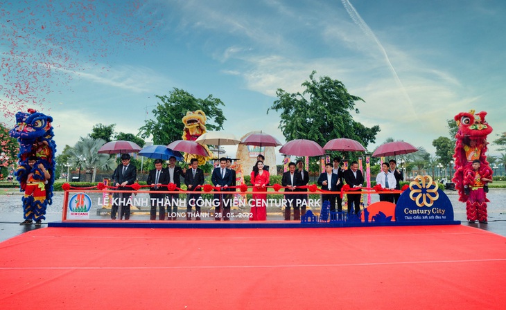 Kim Oanh Group khánh thành công viên trung tâm Century Park - Ảnh 2.