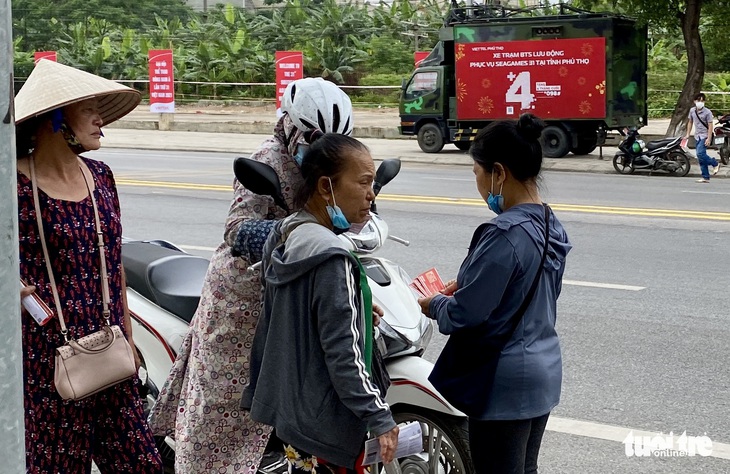 Giảm giá sâu, nhưng vé chợ đen trận U23 Việt Nam - U23 Indonesia vẫn ế ẩm - Ảnh 2.