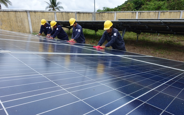 Cáp ngầm hay điện tái tạo cho Côn Đảo?