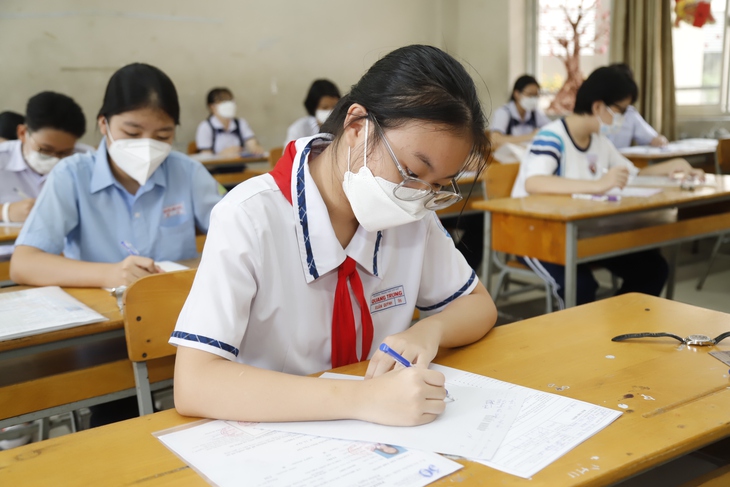 Bộ Giáo dục và đào tạo: Không bắt buộc kiểm tra trắc nghiệm môn ngữ văn - Ảnh 1. Bộ Giáo dục và đào tạo: Không bắt buộc kiểm tra trắc nghiệm môn ngữ văn - Ảnh 1.