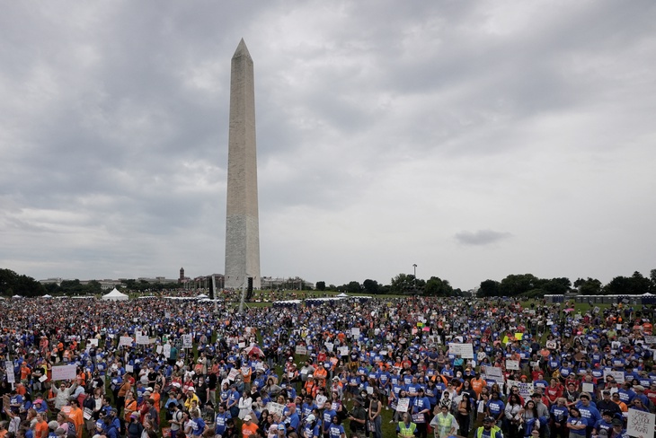 Người Mỹ đổ về Washington kêu gọi ban hành luật hạn chế bạo lực súng đạn - Ảnh 1.