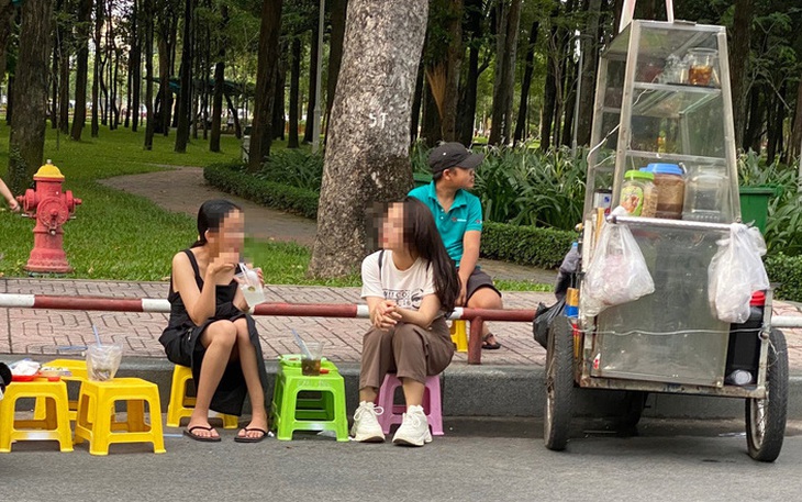 Lấn chiếm vỉa hè, lòng đường tái diễn: Đừng thấy khó mà ngại!