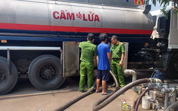 6 tháng chế xăng giả, lãnh gần 20 năm tù thật - Ảnh 2.