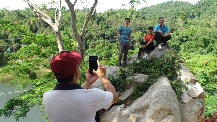 Trekking trên những cung đường hoang sơ vùng Bảy Núi - Ảnh 2.