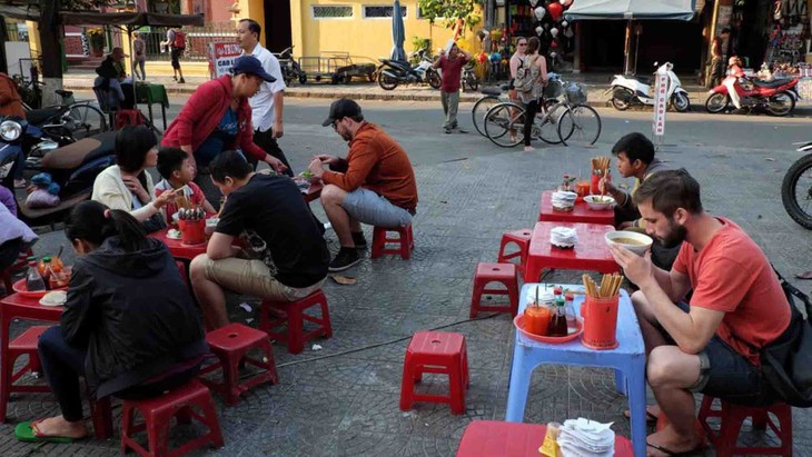 Học cách nước bạn lấy lại những vỉa hè bị đánh cắp - Ảnh 1. Học cách nước bạn lấy lại những vỉa hè bị đánh cắp - Ảnh 1.