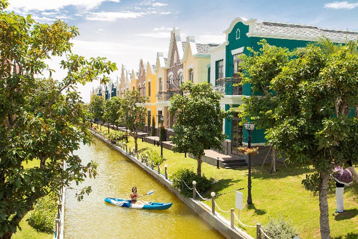 Hà Trúc và Cao Thiên Trang chào hè tại Hồ Tràm - Phan Thiết - Ảnh 2. Hà Trúc và Cao Thiên Trang chào hè tại Hồ Tràm - Phan Thiết - Ảnh 2.