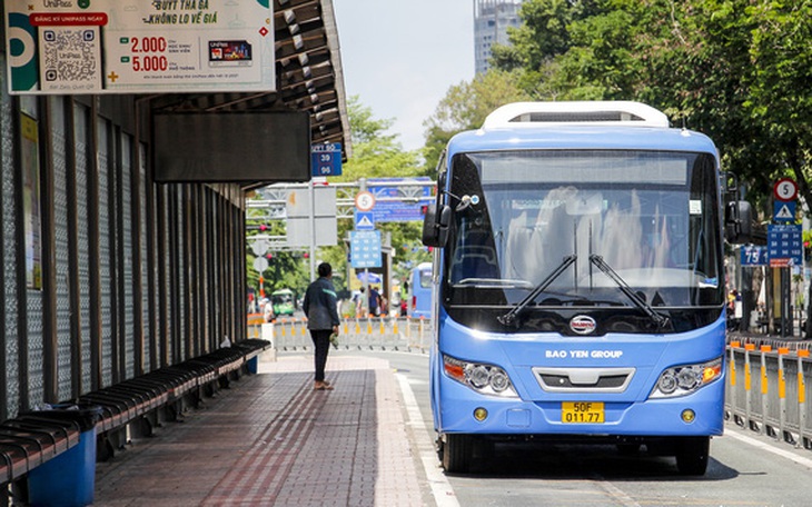 TP.HCM: Đình chỉ tài xế xe buýt cố ý vượt đèn đỏ- Ảnh 2.