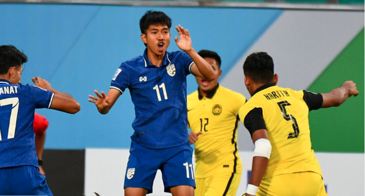 Đánh bại U23 Malaysia, U23 Thái Lan tạm vươn lên đầu bảng - Ảnh 1.