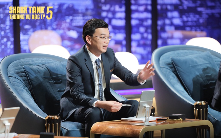 Shark Tank 5 tập 1: Shark Hùng Anh ‘chiến’ Shark Hưng với màn rút thẻ vàng