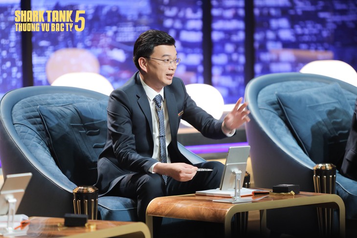 Shark Tank 5 tập 1: Shark Hùng Anh ‘chiến’ Shark Hưng với màn rút thẻ vàng - Ảnh 2.