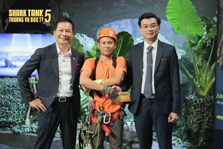 Shark Tank 5 tập 1: Shark Hùng Anh ‘chiến’ Shark Hưng với màn rút thẻ vàng - Ảnh 4.