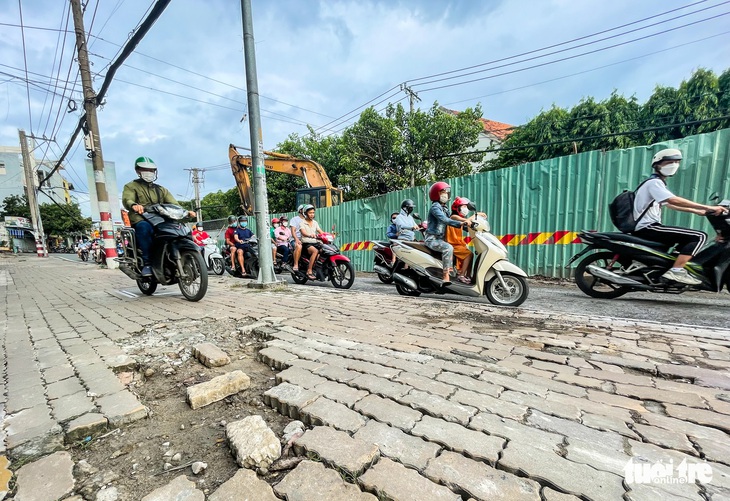 Thi công đường bầy hầy: Sở Giao thông vận tải TP.HCM đề nghị khẩn trương khắc phục - Ảnh 3.